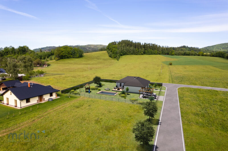 Slunný pozemek v Lázeňské obci s projektem