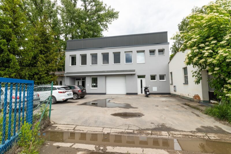 Komerční nemovitost s bytem 1+1